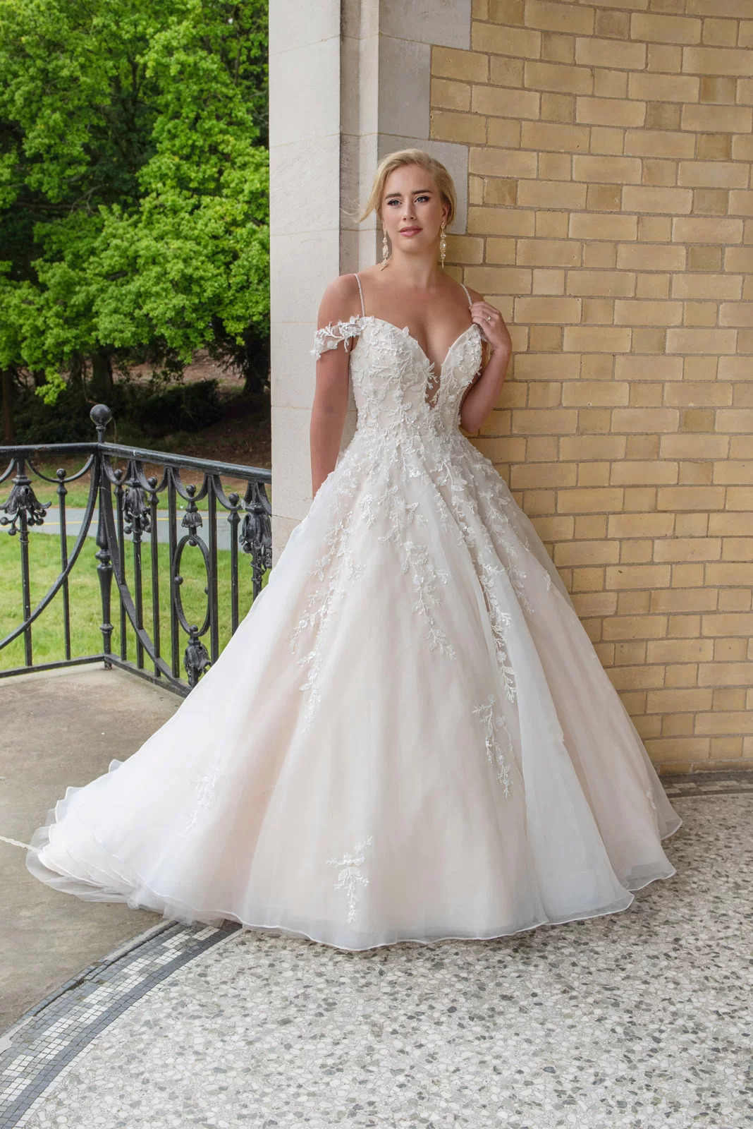 Strapless Pearl Lace Ball Gown Wedding Dress With Back Bow